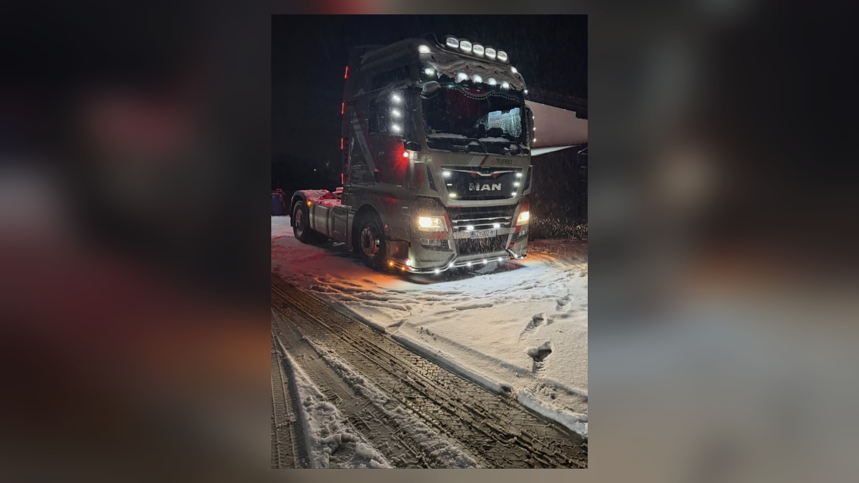 Noćna zimska fotografija MAN kamiona
